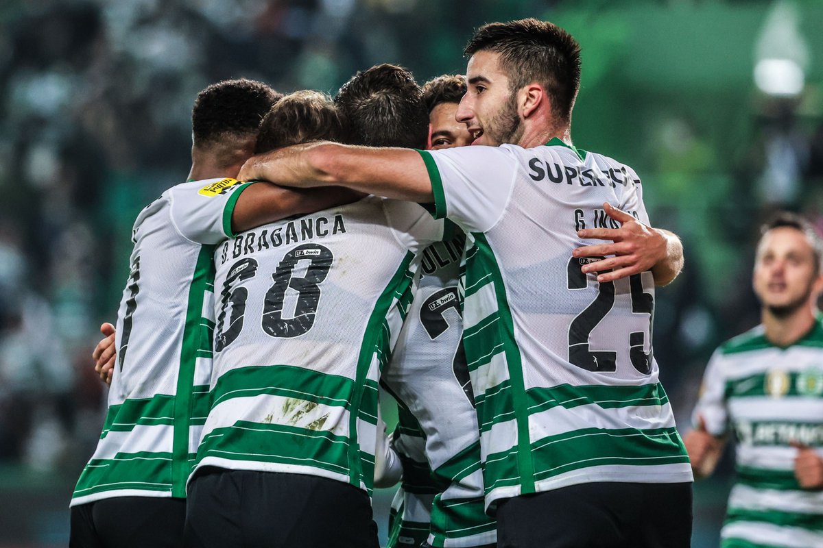 SportingCP's tweet photo. Throw🔙 ao último jogo frente ao Portimonense SC 📸
#OndeVaiUmVãoTodos #DiaDeSporting https://t.co/rC6loDH4wq