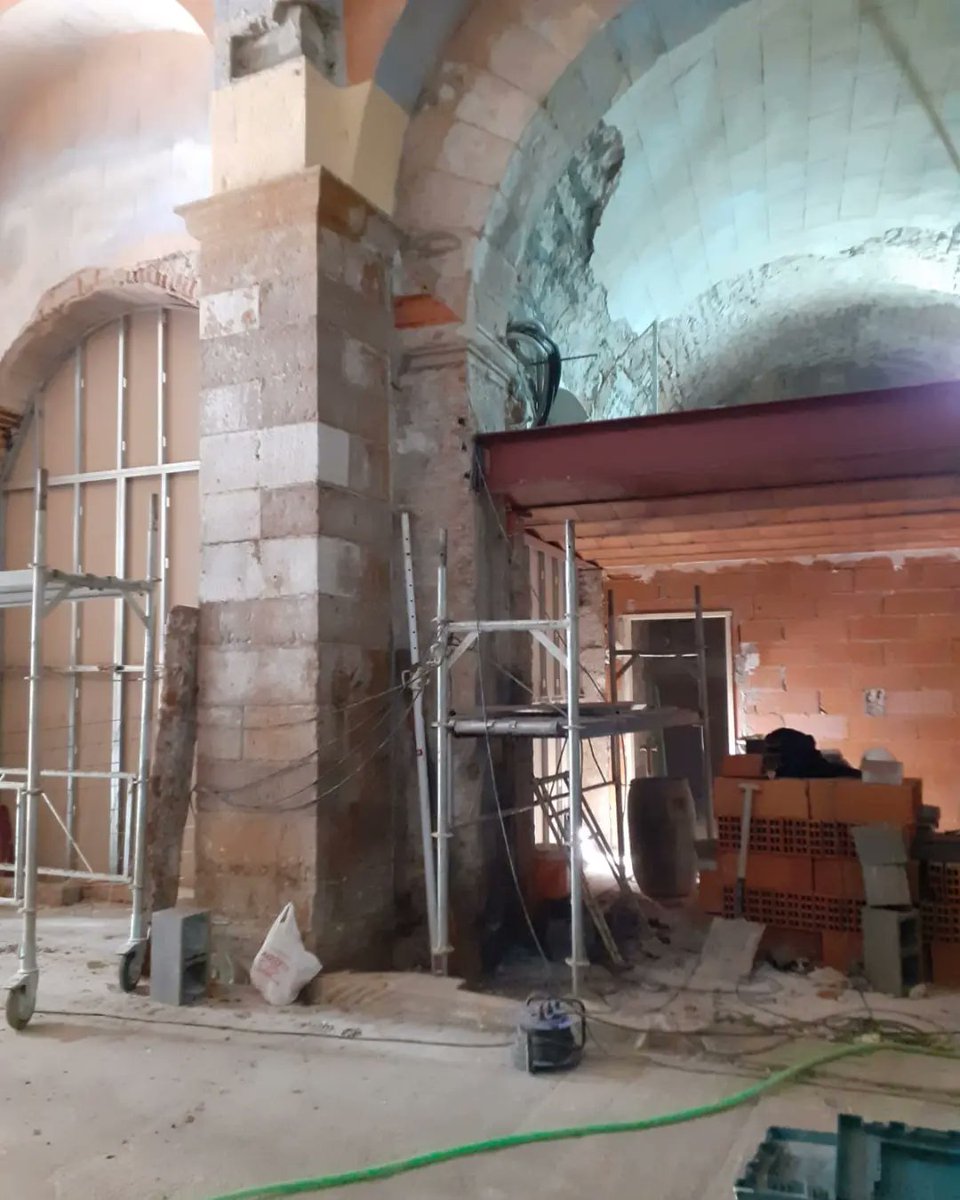 FragaAyto's tweet photo. 🧱 | URBANISMO
Continuamos avanzado con las #obras y #proyectos programados 👏👏
Aquí os dejamos unas imágenes del interior de la recuperación del #CEICU y la remodelación de la antigua residencia en #albergue juvenil 💪
#Fraga #mejoras #urbanismo https://t.co/9wRiINDPxC