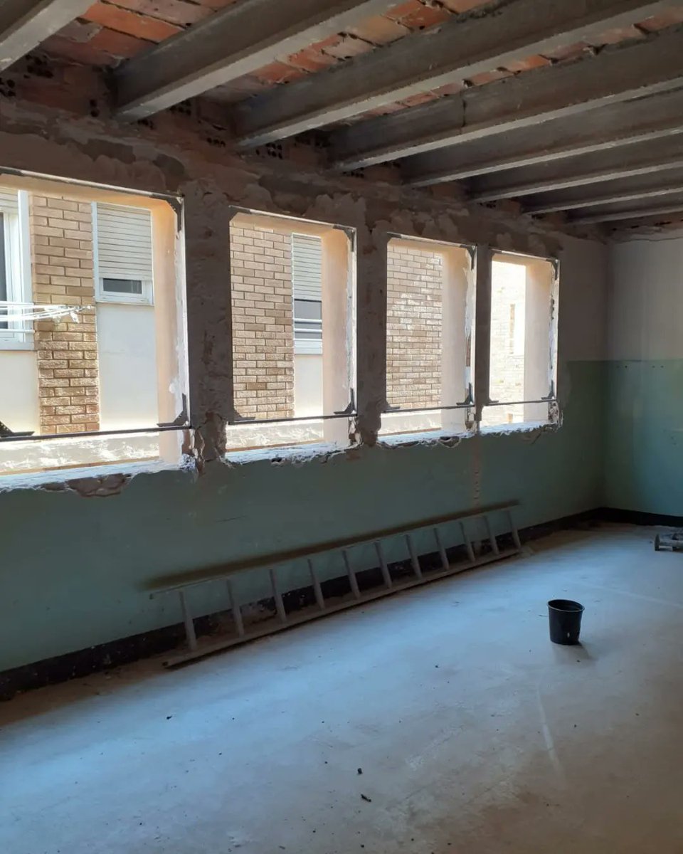 FragaAyto's tweet photo. 🧱 | URBANISMO
Continuamos avanzado con las #obras y #proyectos programados 👏👏
Aquí os dejamos unas imágenes del interior de la recuperación del #CEICU y la remodelación de la antigua residencia en #albergue juvenil 💪
#Fraga #mejoras #urbanismo https://t.co/9wRiINDPxC