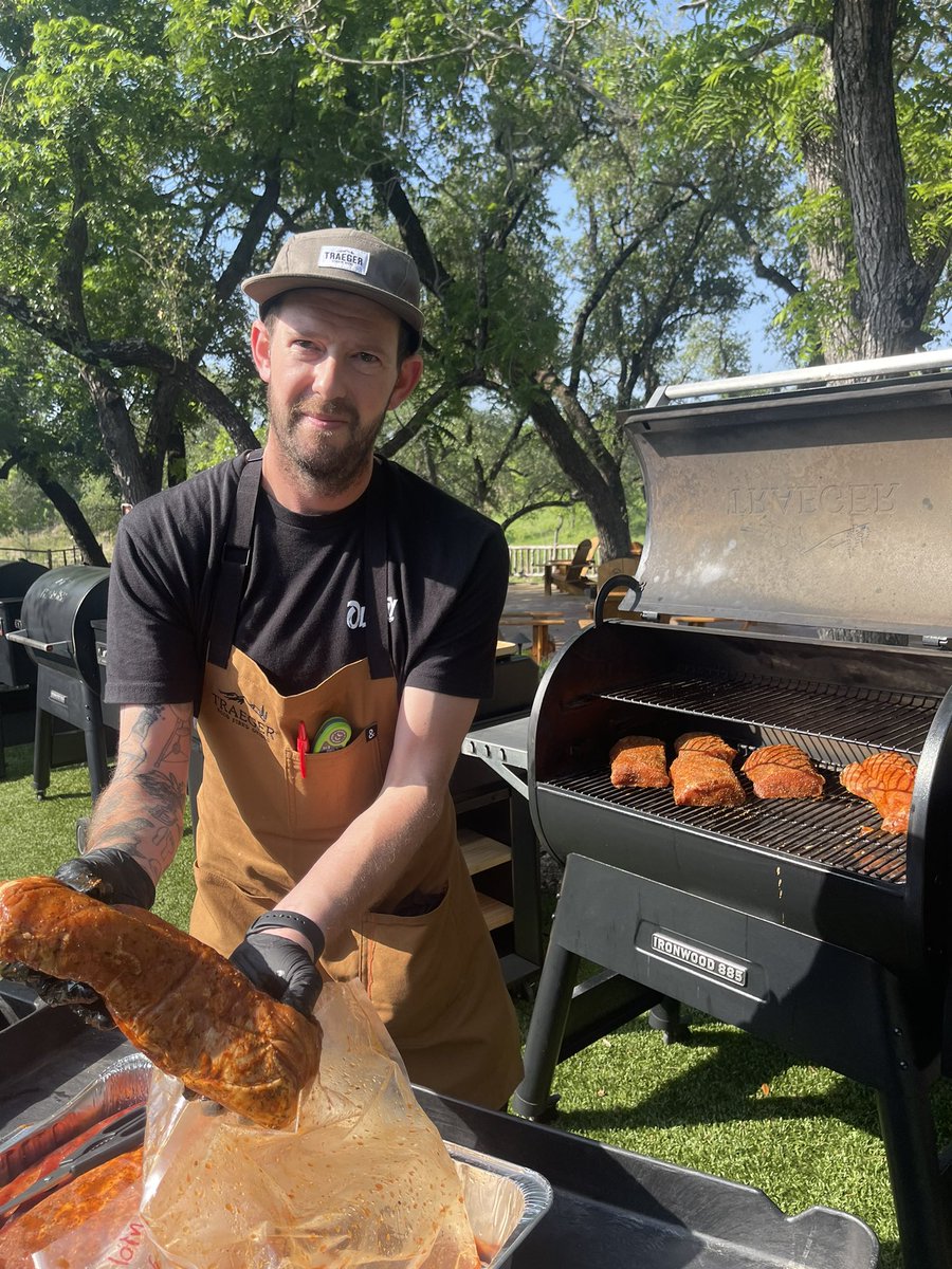 DivaQBBQ's tweet photo. I got to work with these epic people this week. 
Teamwork got it done ! 
Michelle Matt Austen @TraegerGrills https://t.co/JtIiI8q9XE