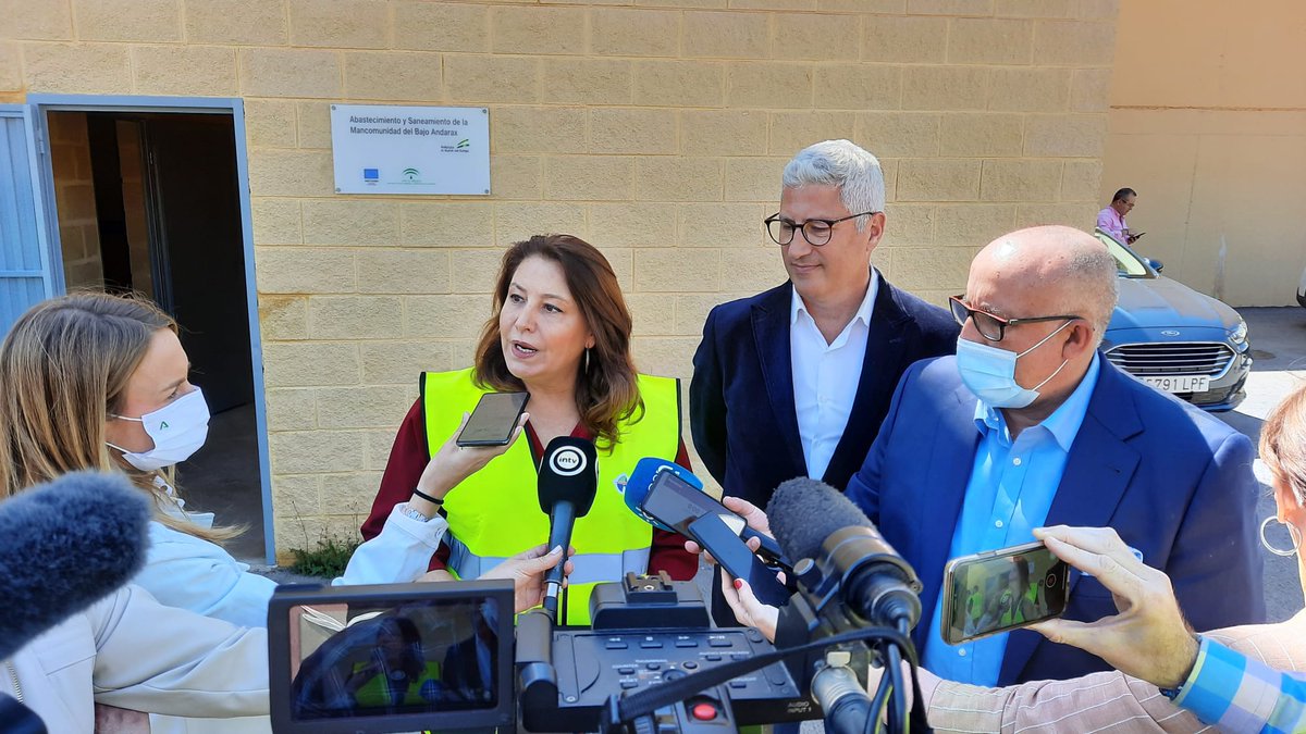 huercalalm's tweet photo. El alcalde Ismael Torres, acompañado por alcaldes y autoridades de ayuntamientos e instituciones de la comarca del Bajo Andarax, ha recibido este viernes a la consejera Carmen Crespo, en la visita a las obras del proyecto de abastecimiento del Bajo Andarax en nuestro municipio. https://t.co/4fUEqlDa6D