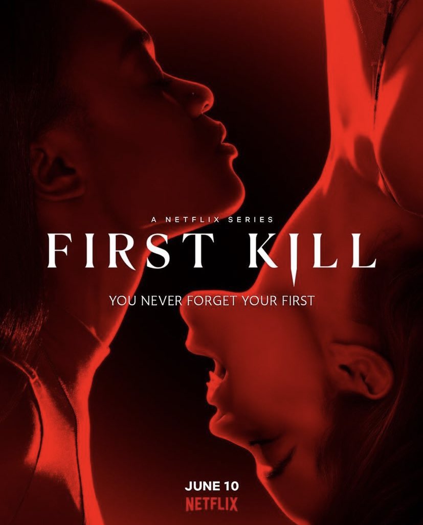 EdMolino's tweet image. ⭐️¡NOTICIAS!⭐️

Ya tenemos póster y fecha de estreno de #FirstKill, la adaptación del relato de @veschwab que encontraréis en Los vampiros nunca mueren 🧛🏻‍♀️

¡Podréis hincarle el diente el 10 de junio en @netflixes!🩸