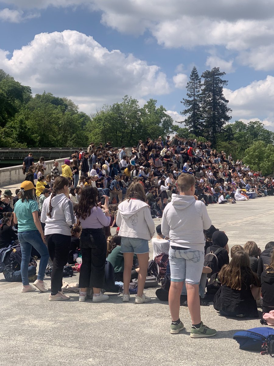 CdiCite's tweet photo. Clap de fin sur le concours Minami manga. La journée de clôture à la CBDI de Angoulême a ravi les 3PMET et les élèves volontaire participants!!
#minamimanga #cbdi #angouleme #projetlecture #projetcdi https://t.co/lNJFPvRvga