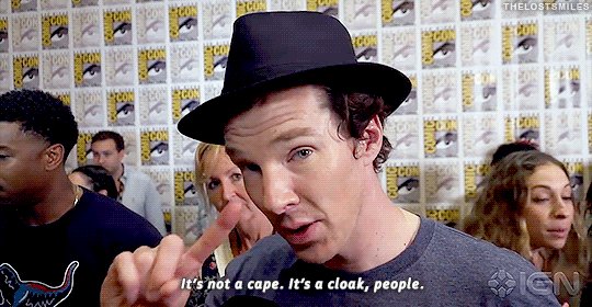 spndora's tweet photo. certeza que foi ideia do benedict colocarem uma cena do strange falando que não é capa e sim um manto, ele nao aguenta mais esse erro terrível https://t.co/IOEKUjVfx9