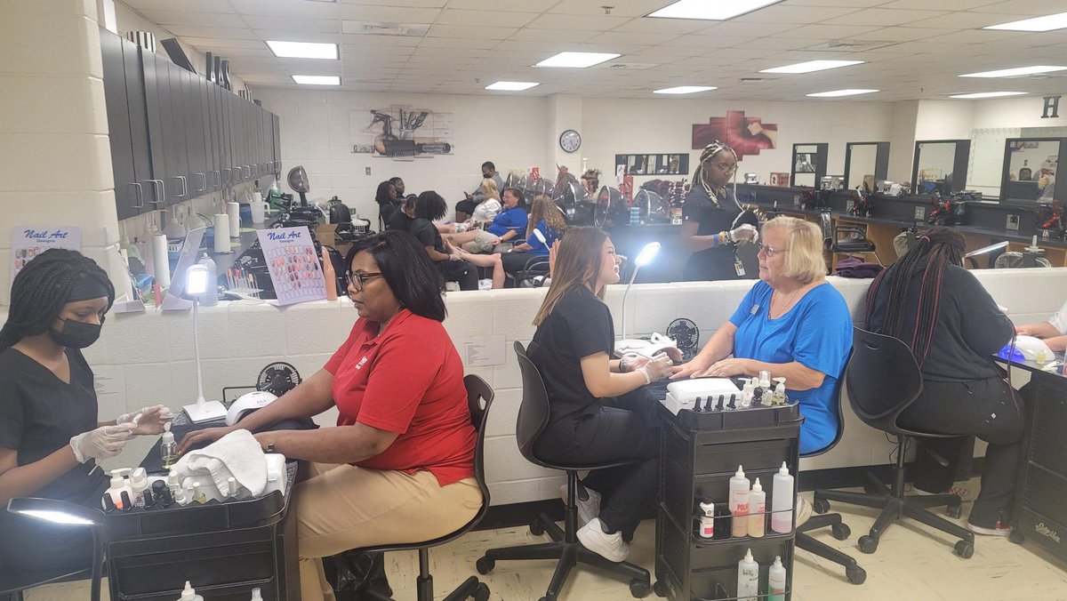 AAS_HCS's tweet photo. @ElbrettaC cosmetology associates treated @HenryCountyBOE transportation staff members to a spa day, providing facials, manicures, and pedicures! #associateexperience #empoweringtomorrow @DLinnBwell @Toni_Collie @sheppard06 @shaykele78 @coachdhughes https://t.co/giDroRZEbp