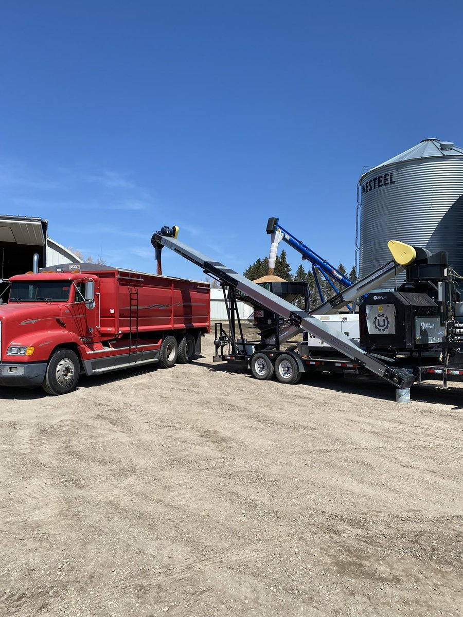 ShurGroFarmServ's tweet photo. Seed treating has started at our #Killarney location! This wheat will be off to a great start after getting a full dose of #CruiserVibranceQuattro from @syngentacanada 🌱 https://t.co/ZkFgWjXnDE