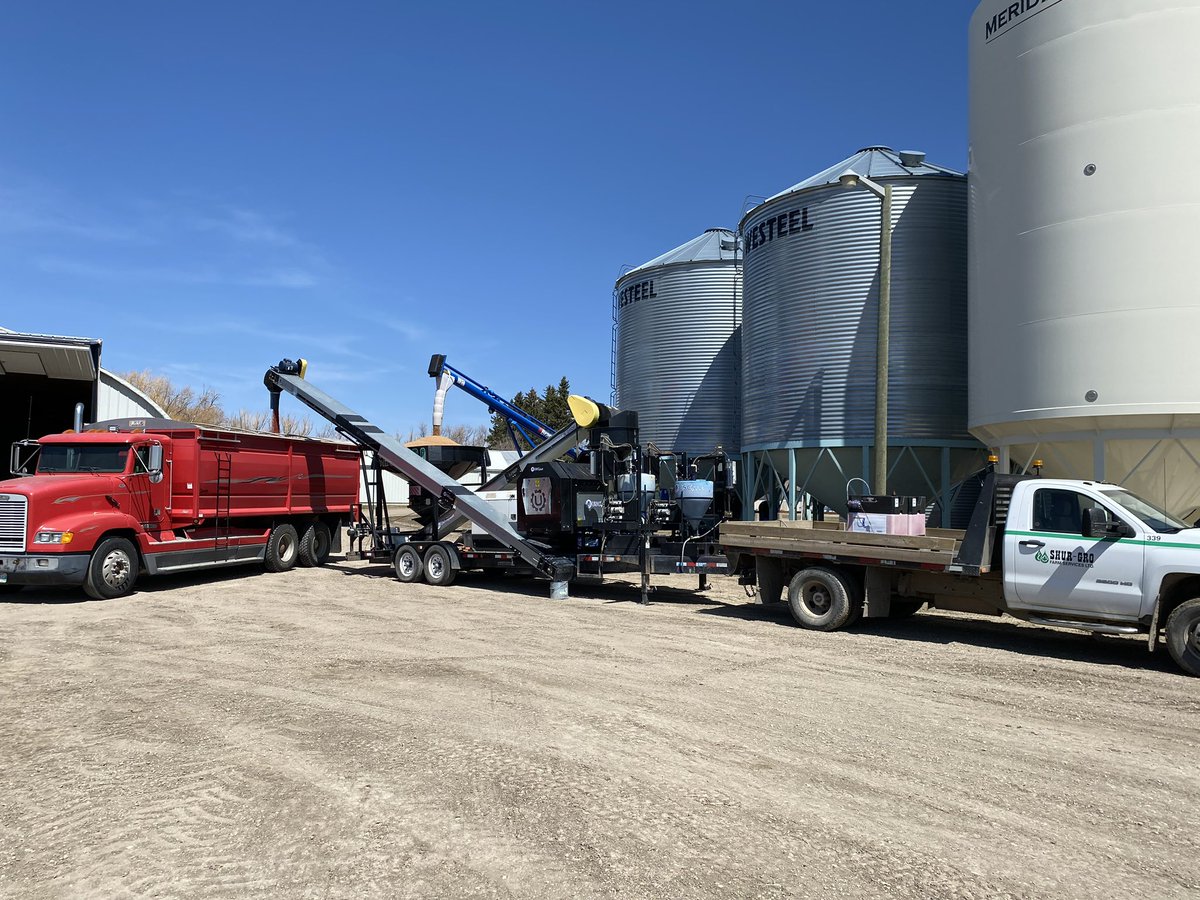ShurGroFarmServ's tweet photo. Seed treating has started at our #Killarney location! This wheat will be off to a great start after getting a full dose of #CruiserVibranceQuattro from @syngentacanada 🌱 https://t.co/ZkFgWjXnDE