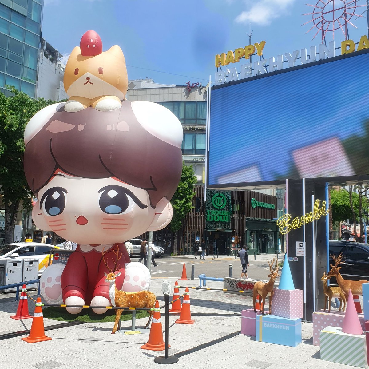 kingjunmyeon__'s tweet photo. I also went to Baekhyun's cafe a lot today https://t.co/ABF63qvvPU
