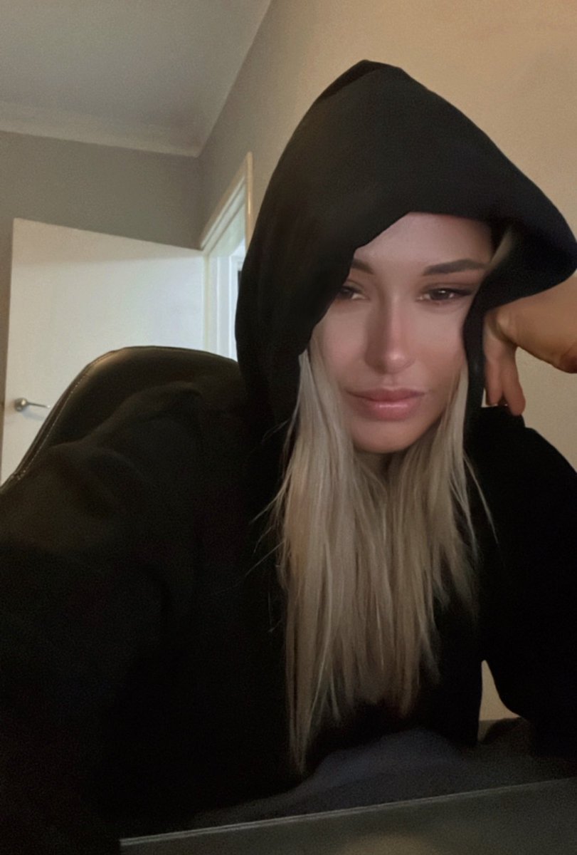 poutynftgirl.eth tweet media