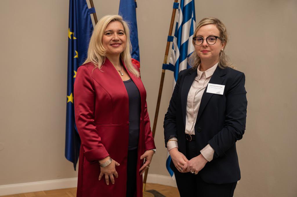 Judith Weinberger-Singh (@jsweinberger) on Twitter photo Strengthening bilateral ties and cooperation: Was pleased to meet the Minister of State for European and International Affairs of Bavaria at the Bavarian Representative Office in Prague. <a href="/MelanieHuml/">Melanie Huml</a> Strengthening bilateral ties and cooperation: Was pleased to meet the Minister of State for European and International Affairs of Bavaria at the Bavarian Representative Office in Prague. <a href="/MelanieHuml/">Melanie Huml</a>