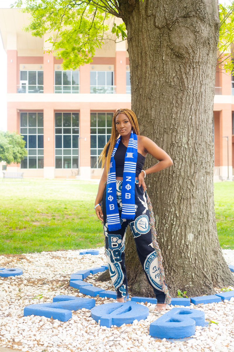 lejadelilah's tweet photo. What better than a graduate?.. 
      A finer graduate🕊💙 https://t.co/zdNd845HSy