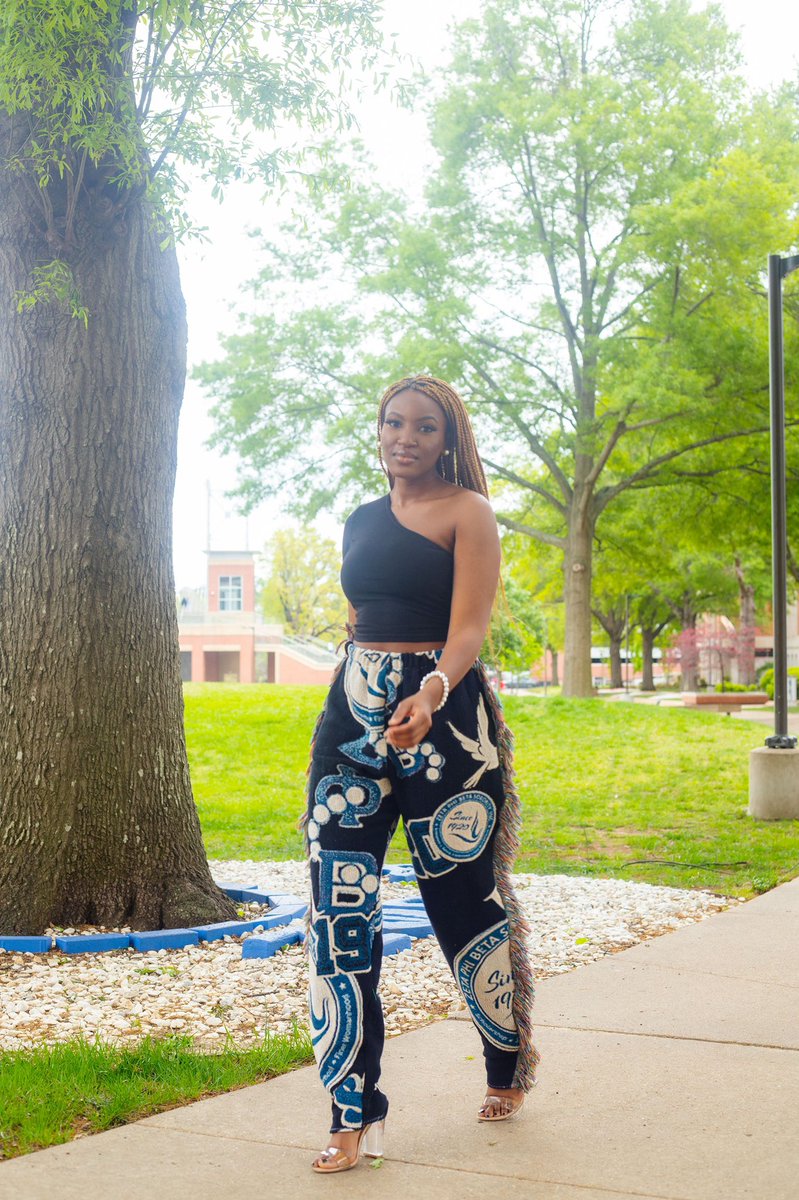 lejadelilah's tweet photo. What better than a graduate?.. 
      A finer graduate🕊💙 https://t.co/zdNd845HSy