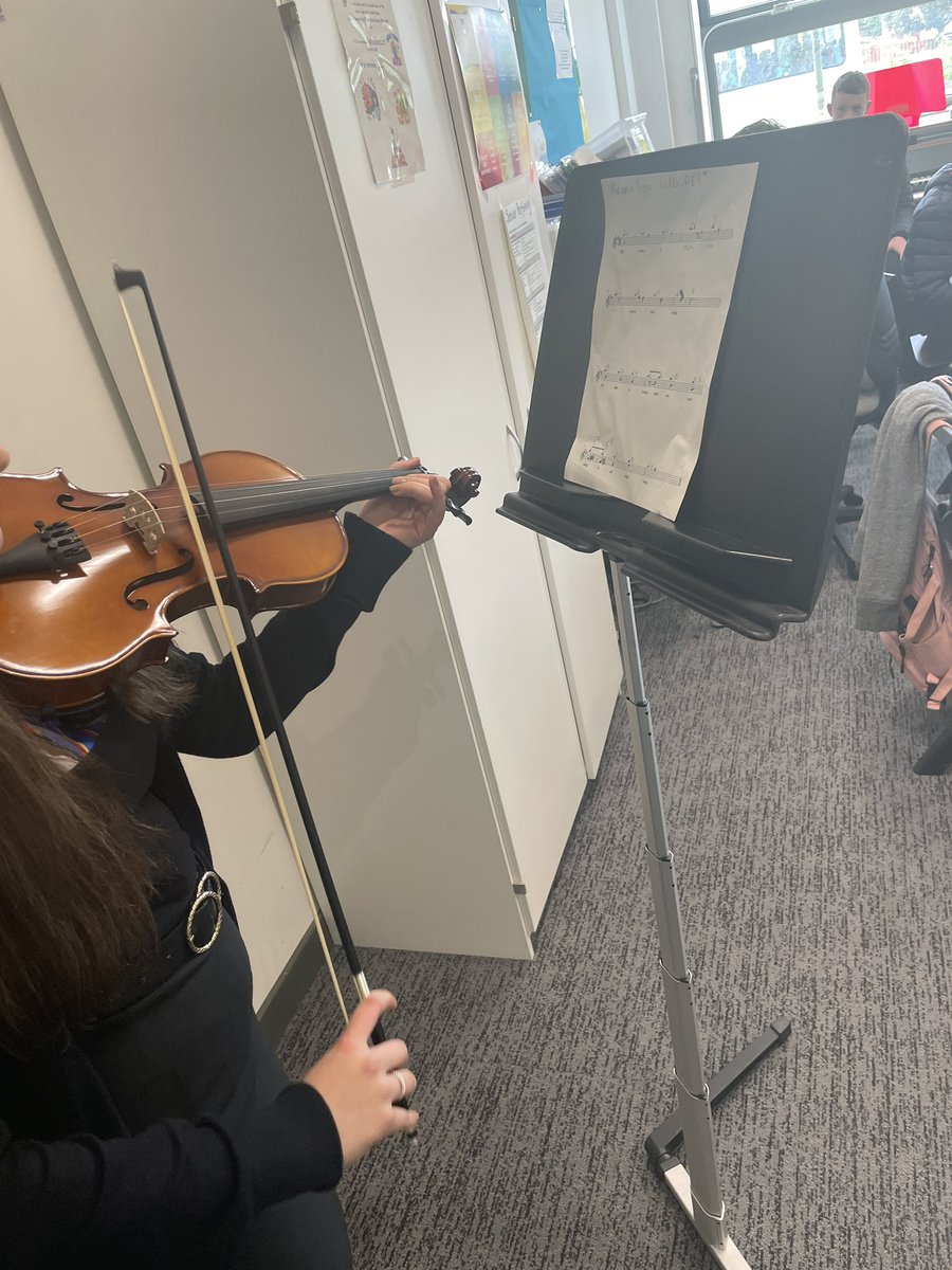 MusicQma's tweet photo. S1 and S2 have been enjoying writing their own music and performing to their peers #confidentindividual #creativetask #composing #performing #thenextmozart @QMAOfficial https://t.co/Q8V5VhY5o0