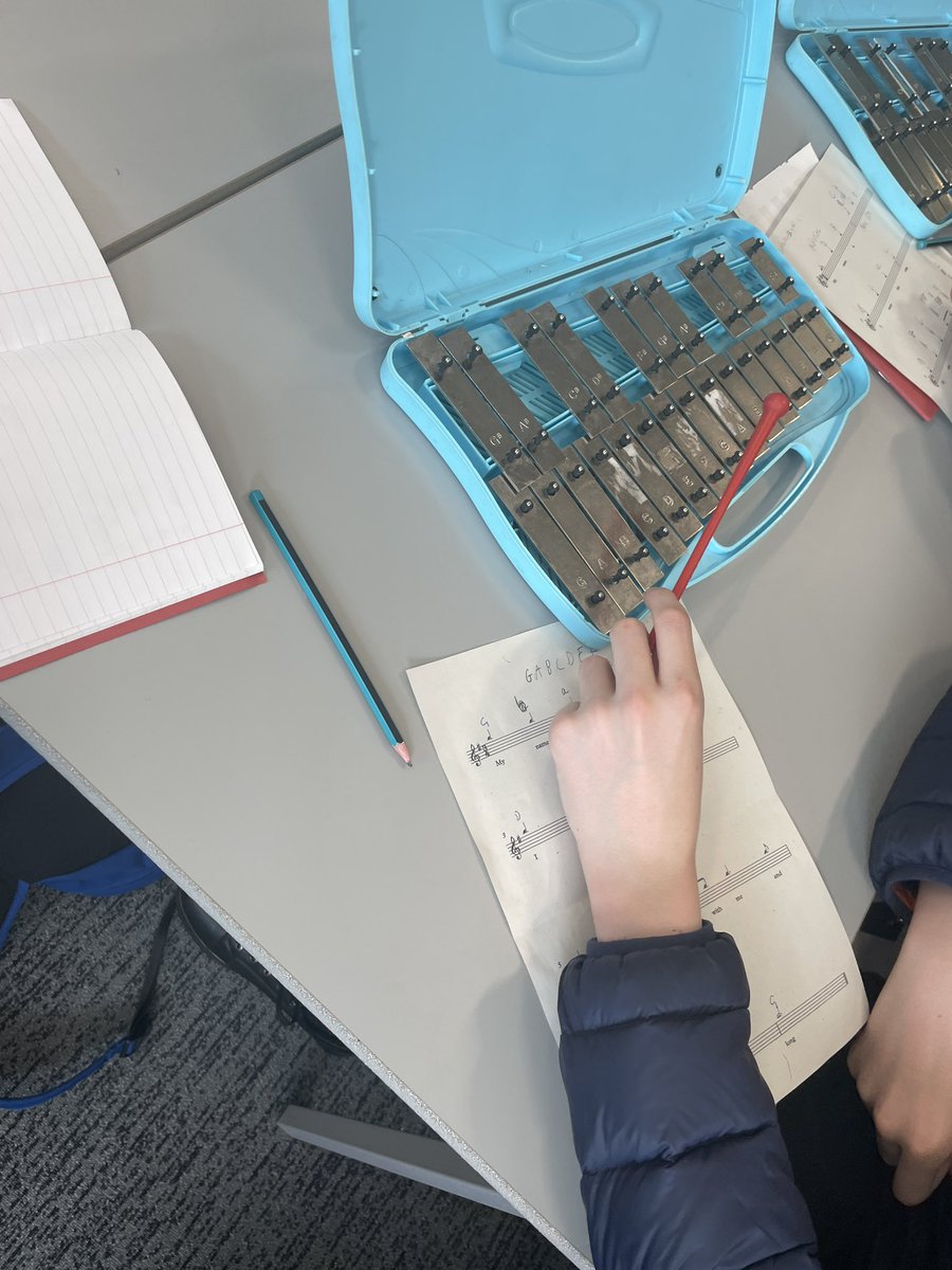 MusicQma's tweet photo. S1 and S2 have been enjoying writing their own music and performing to their peers #confidentindividual #creativetask #composing #performing #thenextmozart @QMAOfficial https://t.co/Q8V5VhY5o0