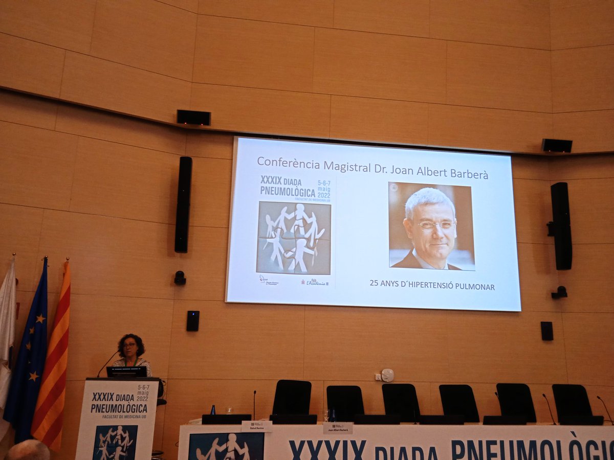 anaramireznurse's tweet photo. Conferència de @J_AlbertBarbera en la #DiadaPneumologica 25 anys d #hipertensiopulmonar en @hospitalclinic 
Molta investigació, docència, canvis en l'assistència, nous tractaments i nous professionals.
Seguim i seguirem!
@isabelclinic 
@Clara_Martin_O https://t.co/T845ncCitV
