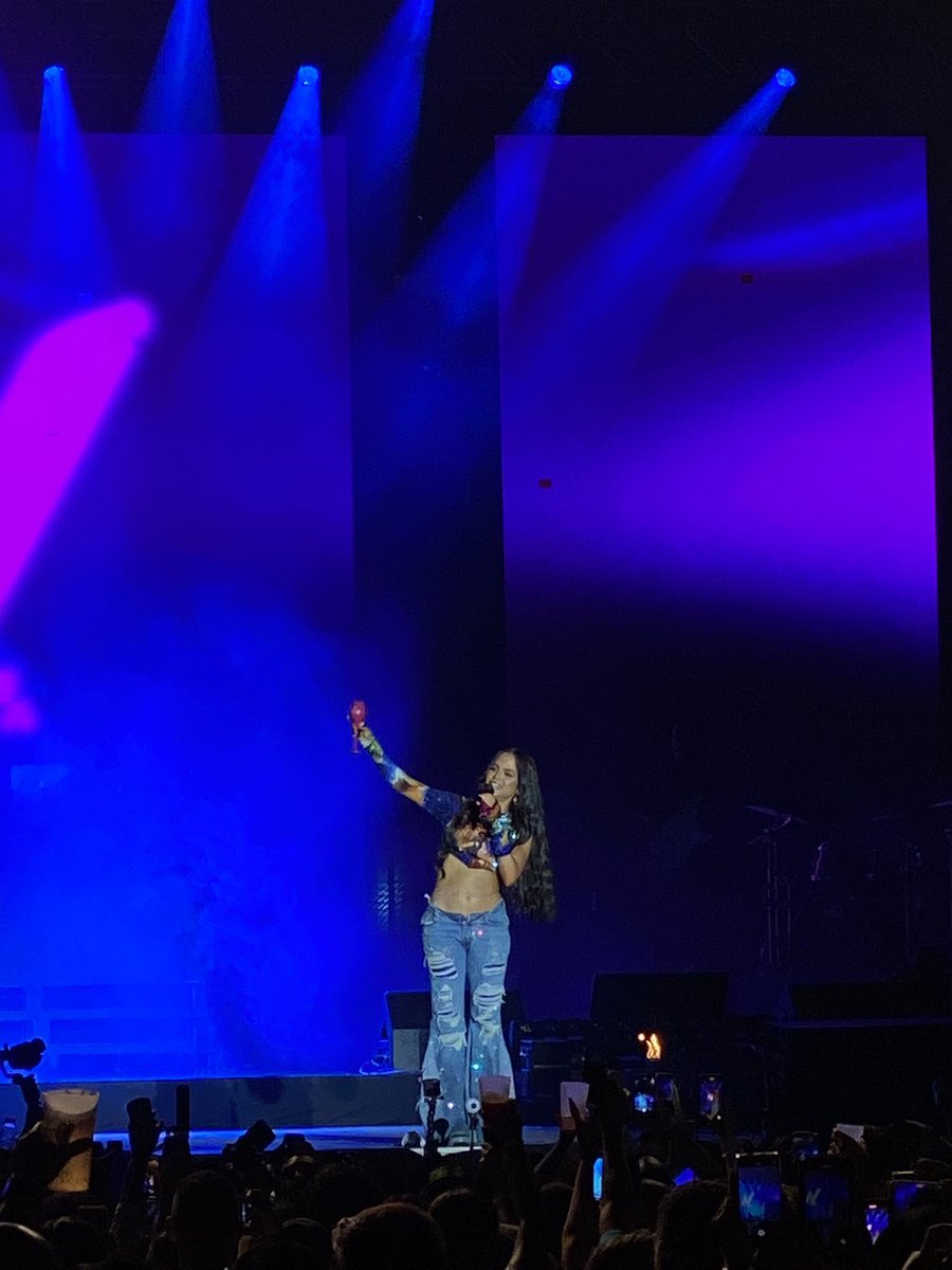 Soy fan de Natti Natasha desde antes de que cantara Dutty Love con Don Omar.  Ayer la vi en concierto y lo disfruté demasidooo