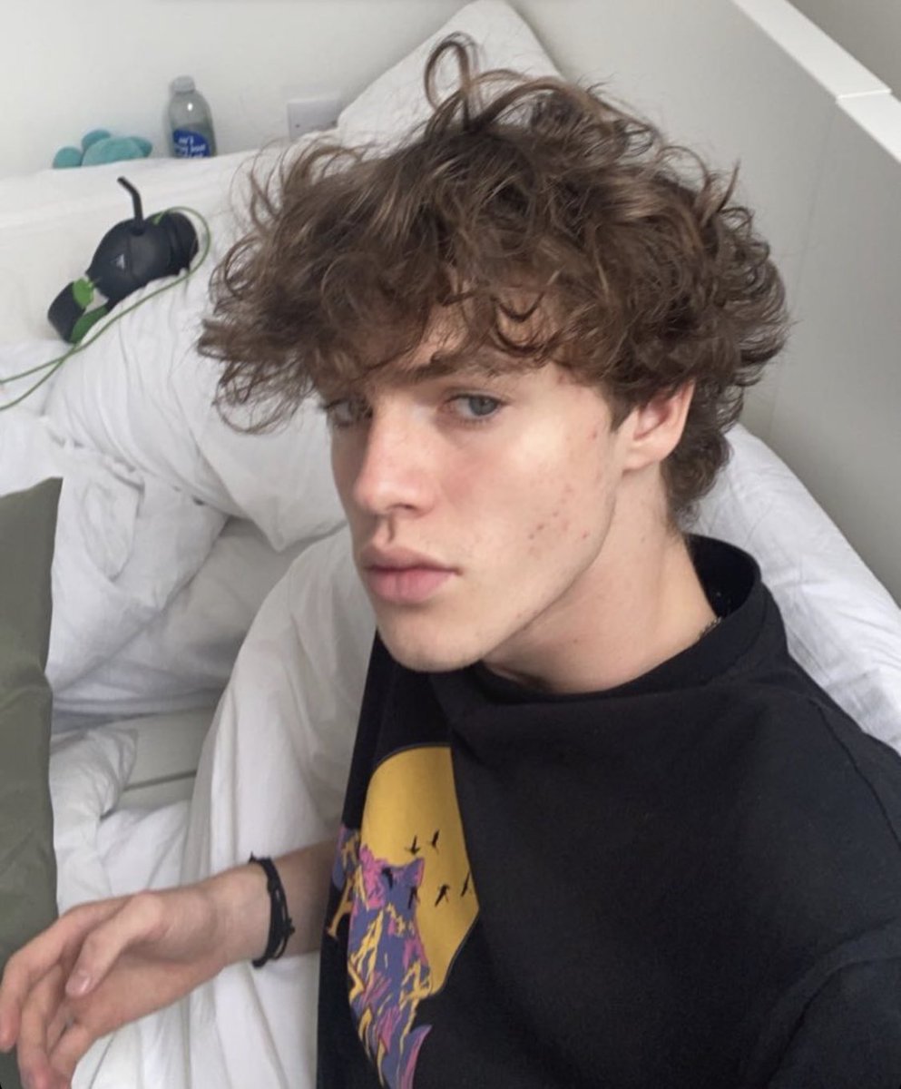 Tommy Halstead
<a href="/futreofhalstead/">𝙃𝙖𝙡𝙨𝙩𝙚𝙖𝙙*</a> 

His favorite little brother. He will always watch over him and protect him.