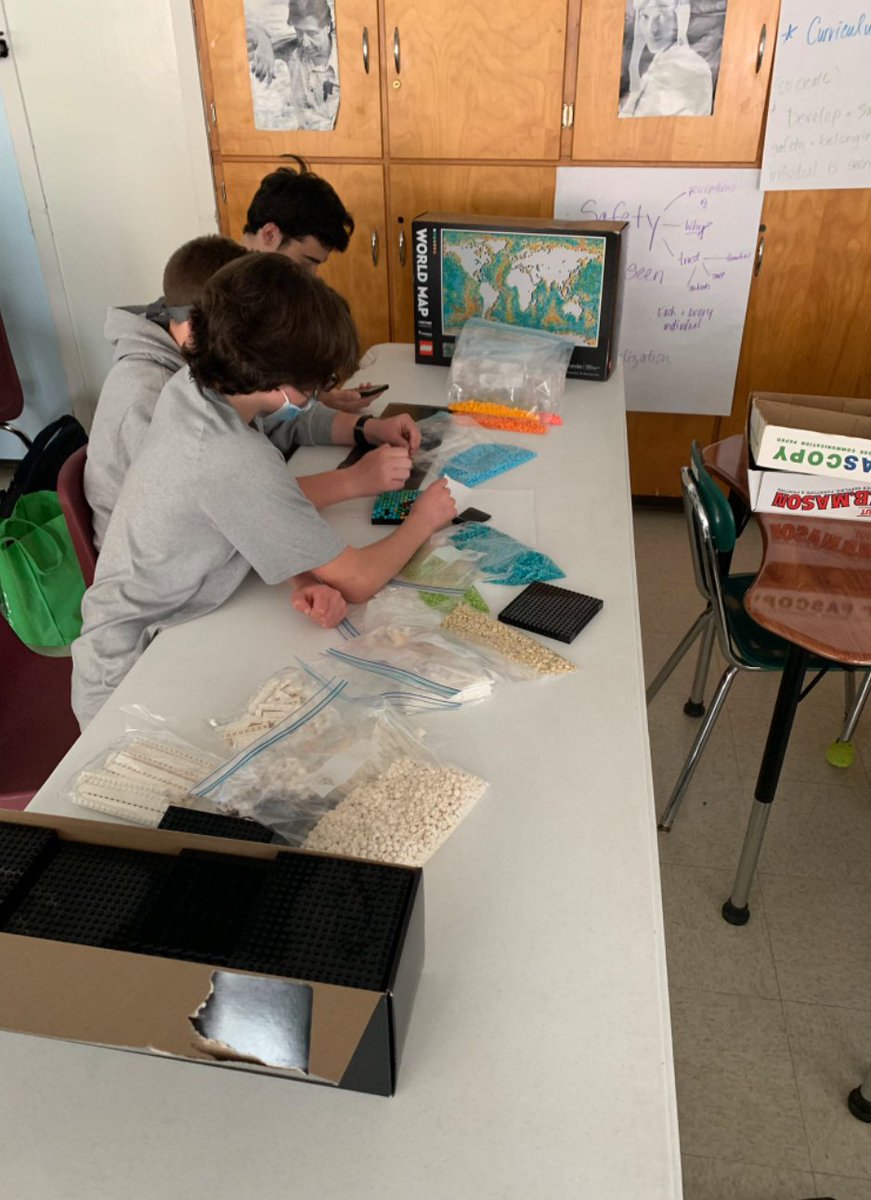 rsu_26's tweet photo. Ms. Goodall's students are getting organized for their world Lego map!

#RiotGeography
#GoRiots https://t.co/m6pBgfYMYb