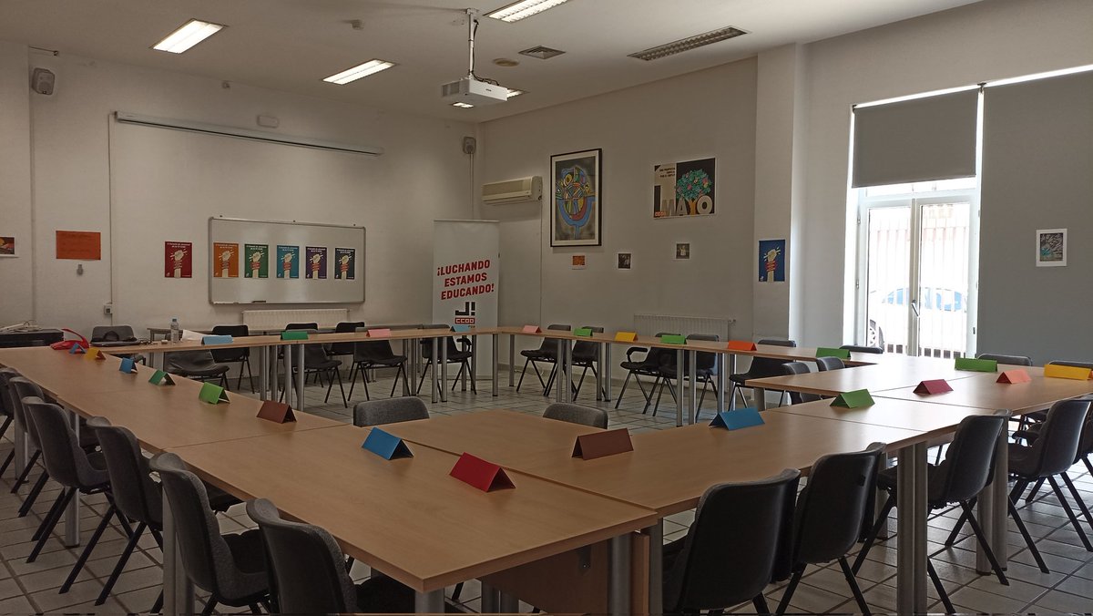 JovenesFECCOO's tweet photo. Ya estamos preparadas, en unos minutos empieza la II Escuela de Juventud de la @feccoo 🥳🤸 #EducandoLuchamos https://t.co/O01MsPO1IA