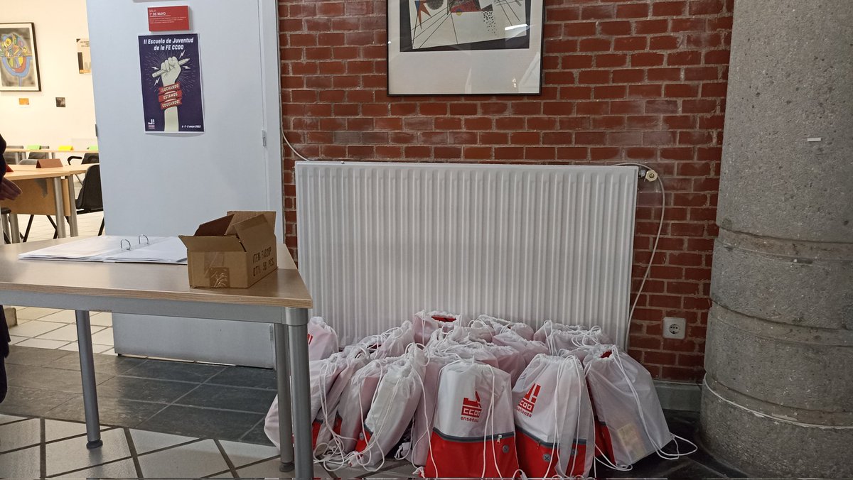 JovenesFECCOO's tweet photo. Ya estamos preparadas, en unos minutos empieza la II Escuela de Juventud de la @feccoo 🥳🤸 #EducandoLuchamos https://t.co/O01MsPO1IA