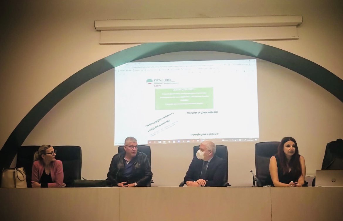Cisl_Lazio's tweet photo. Oggi a #Roma il Segretario Regionale Luca Bozzi partecipa con il Segretario Generale della Fistel Cisl Nazionale Alessandro Faraoni al Corso #GiovaniinCisl2022 organizzato dalla Fistel Regionale presso il Salone di Rappresentanza della Cisl del Lazio. https://t.co/KGDbkX4JAm