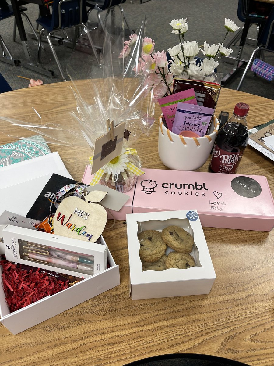 WardenRobinE's tweet photo. I’m feeling the love today!  My class is so sweet! ❤️
#minshewcolts #MyMISD https://t.co/3obfDEwqrb