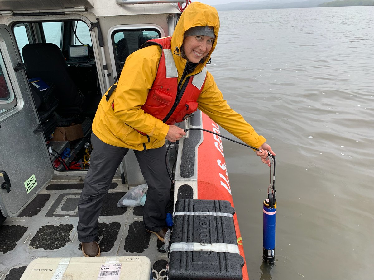 USGS_CMWSC's tweet photo. It has been a rainy week, but that hasn't stopped USGS staff Kim Wickland, Perry Draper and Mark Dornblaser from collecting water quality samples in the Peoria Pool near Chillicothe on their way down the Illinois Waterway. ETA in Grafton sometime this weekend! #USGS #NGWOS https://t.co/Uv7eSTmHhX