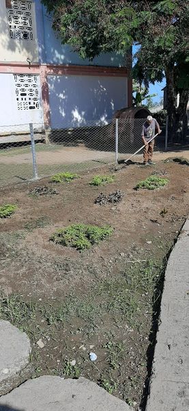 EnmaEsbu's tweet photo. Convertir nuestra institución educativa en palacio de pioneros, requiere ponerle corazón, hacerla bella y reluciente como nuestros hogares. ❤❤💯❤
#reniermarnlabr1 
#dpeStgo https://t.co/R44AKf7qzw
