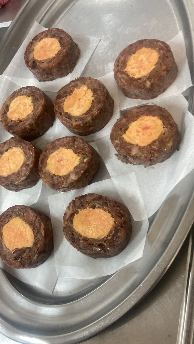 ollesigra's tweet photo. Cua de bou amb foie o barbàrie. Avui hem gaudit-cuinat de veritat. Bravo!!
#cuabou #foie #direcciocuina #finalcurs #serveirestaurant #latorre https://t.co/rlCewCg91M