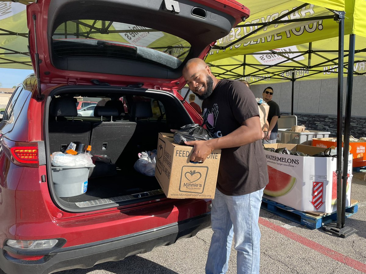 Schellman's tweet photo. Schellman employees in N. Texas, along with @McGoughCompany, are serving others at Minnie’s Food Pantry during our annual #SchellmanDoG. #TeamMinnies #SchellmanCares https://t.co/hWcmVBITau