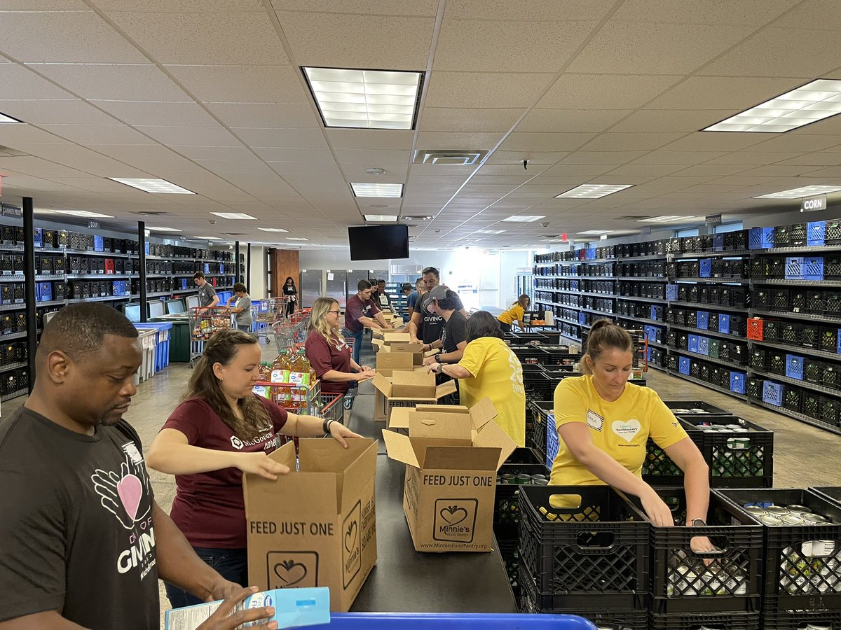Schellman's tweet photo. Schellman employees in N. Texas, along with @McGoughCompany, are serving others at Minnie’s Food Pantry during our annual #SchellmanDoG. #TeamMinnies #SchellmanCares https://t.co/hWcmVBITau