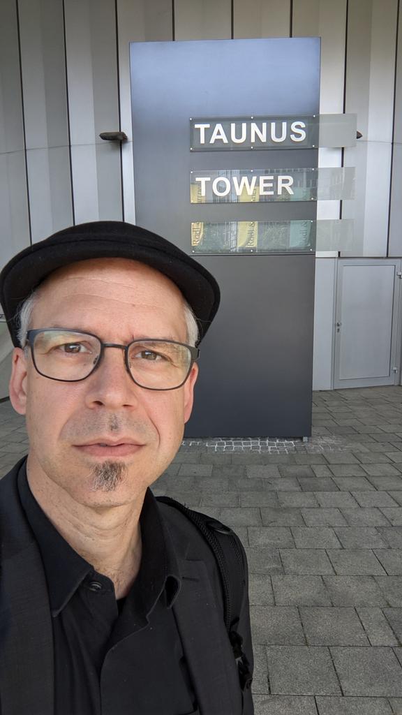 professa_pott's tweet photo. Für Euch vom @IMT_unistuttgart und von der @DGBMT heute zur Verbesserung der Lehre beim @VDE_Group Ausschuss "Studium Beruf Gesellschaft" in FFM Eschborn unterwegs. https://t.co/rdRGFqnkNx
