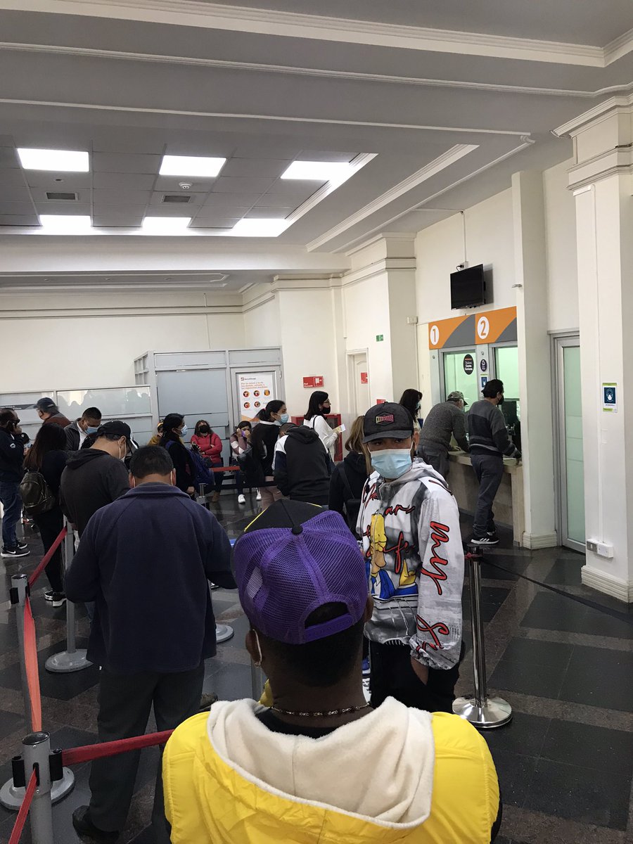 Eeduardolopezr1's tweet photo. @BancoEstado como es posible??!!
Dos cajas para gran cantidad de personas en sucursal central #Antofagasta https://t.co/EoYunDaVxf