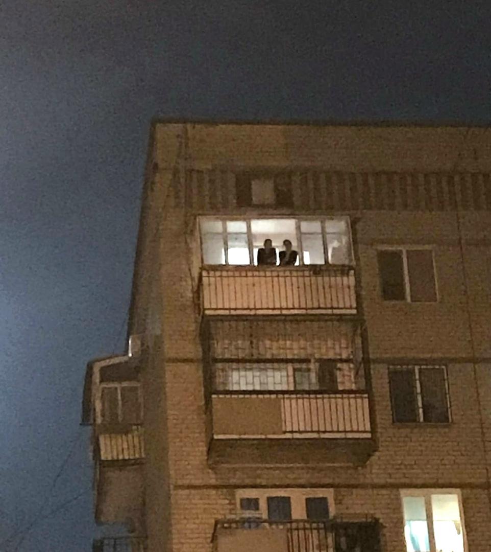 _OCOKA's tweet photo. руреал ау, где джисон – один из тех, кто на любых (не)пьяных посиделках начинает задушевно бренчать на гитаре, а минхо терпеть не может шумные компании https://t.co/Sev6wgbKC4