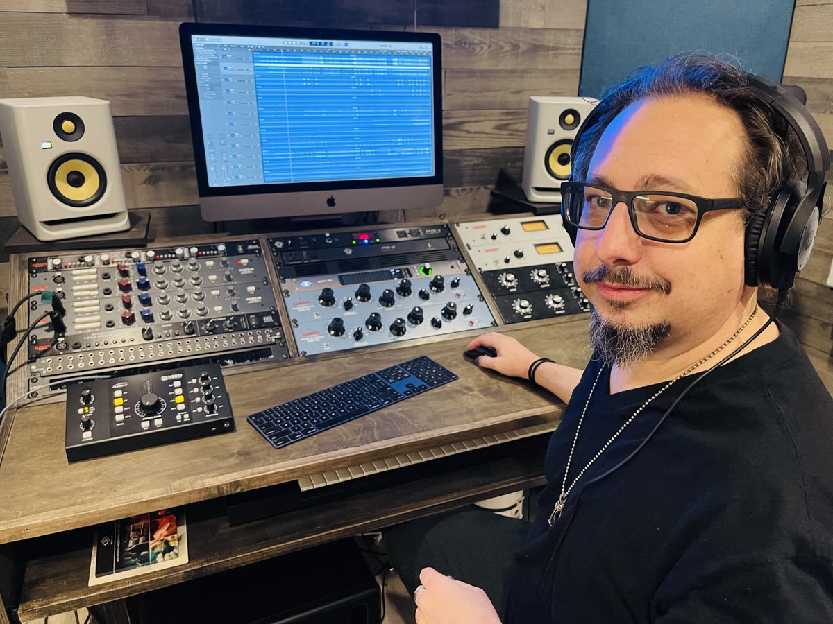 KRK_Music_'s tweet photo. “The KNS 6402s are the perfect cans to use along with my KRK monitors. They give me all the references I need for accurate critical listening and mixing. The lightweight design has the perfect amount of isolation, and they’re comfortable enough to wear all day." -@RoccoMusic https://t.co/OCdIKAJcJv