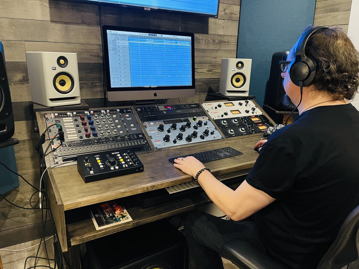 KRK_Music_'s tweet photo. “The KNS 6402s are the perfect cans to use along with my KRK monitors. They give me all the references I need for accurate critical listening and mixing. The lightweight design has the perfect amount of isolation, and they’re comfortable enough to wear all day." -@RoccoMusic https://t.co/OCdIKAJcJv