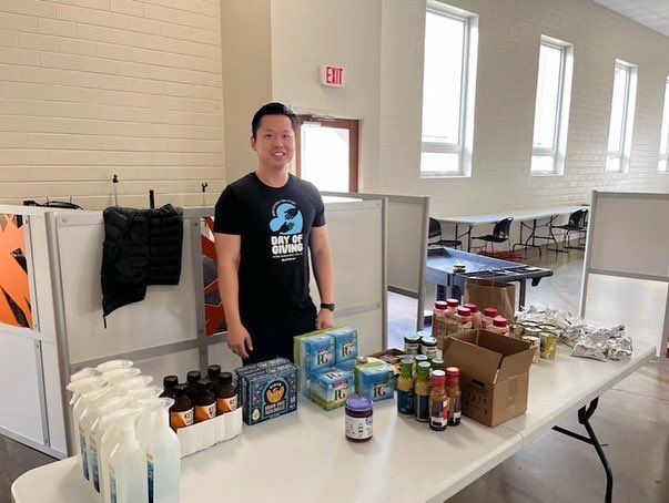 Schellman's tweet photo. Our team in Austin, TX is sharing love and service to their community at @HopeFoodPantry as our annual Day of Giving continues. #SchellmanDoG #SchellmanCares https://t.co/0Do2QuriAf