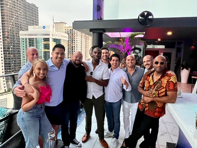 vwcardona's tweet photo. #GettingTansMakingMemories #TropicLikeItsHot #BeachHairDontCare Mr. 305 meets the Mayor of Miami! @Netacea_AI had a great time in the beautiful 80 degree weather with valued channel partners and friends discussing the big Twitter problem – spam bots. #Miami #BrickellNights https://t.co/C7q21UqvBb