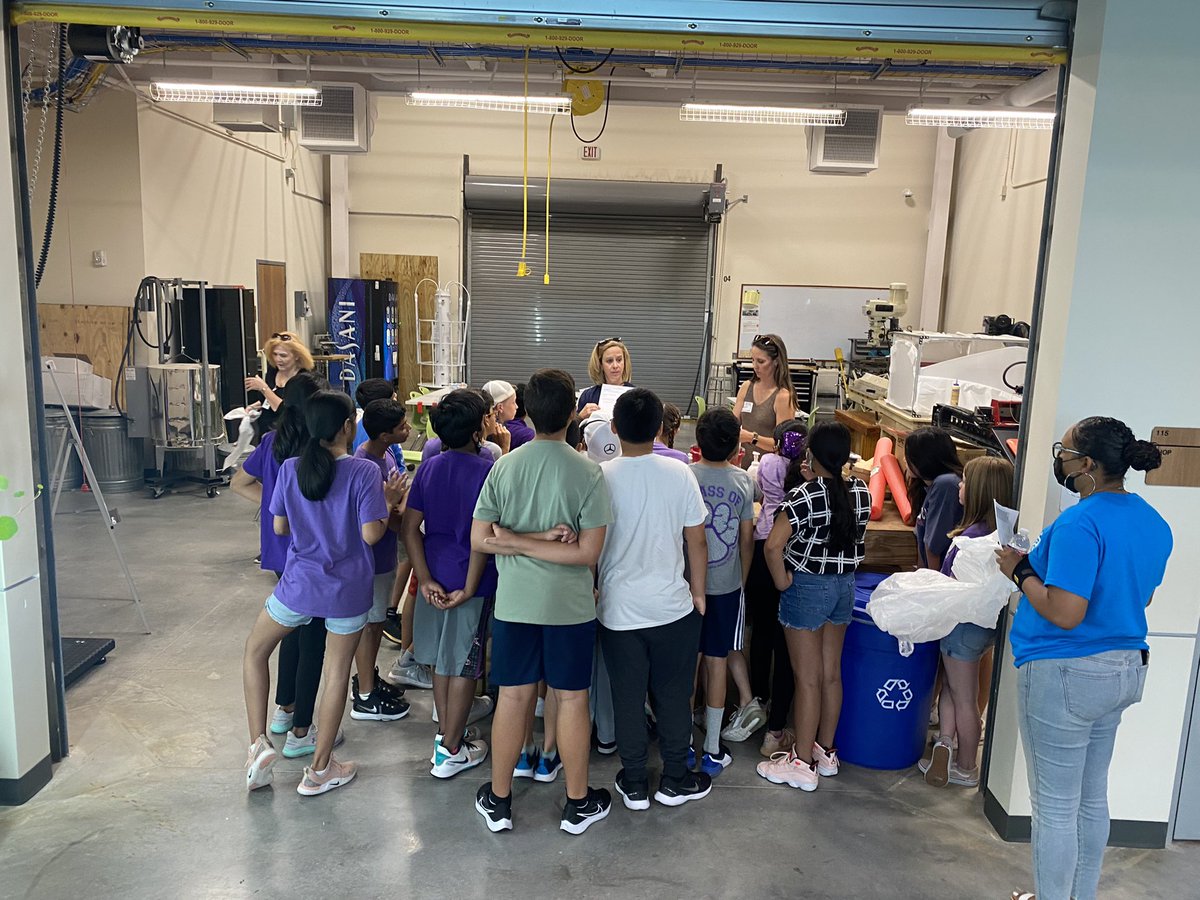 mrs_mitchell86's tweet photo. Day 2 of #RSCsteam @KatyShawCenter with our @MJEFifthGrade✨ We love this field trip for so many reasons, one of them being our FABULOUS volunteers!! Thank you for taking time to grow our @MJEjags 💜🐾 https://t.co/KaU7qj1YP4