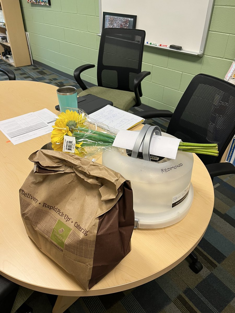 APSDir_SecEd's tweet photo. When a parent asks for a meeting and then shows up with lunch, a home-made cake, flowers and a card! This rainy Friday just got a lot brighter. Thank you @wakefieldptsa you all are the best! https://t.co/Sm7f0isoq4