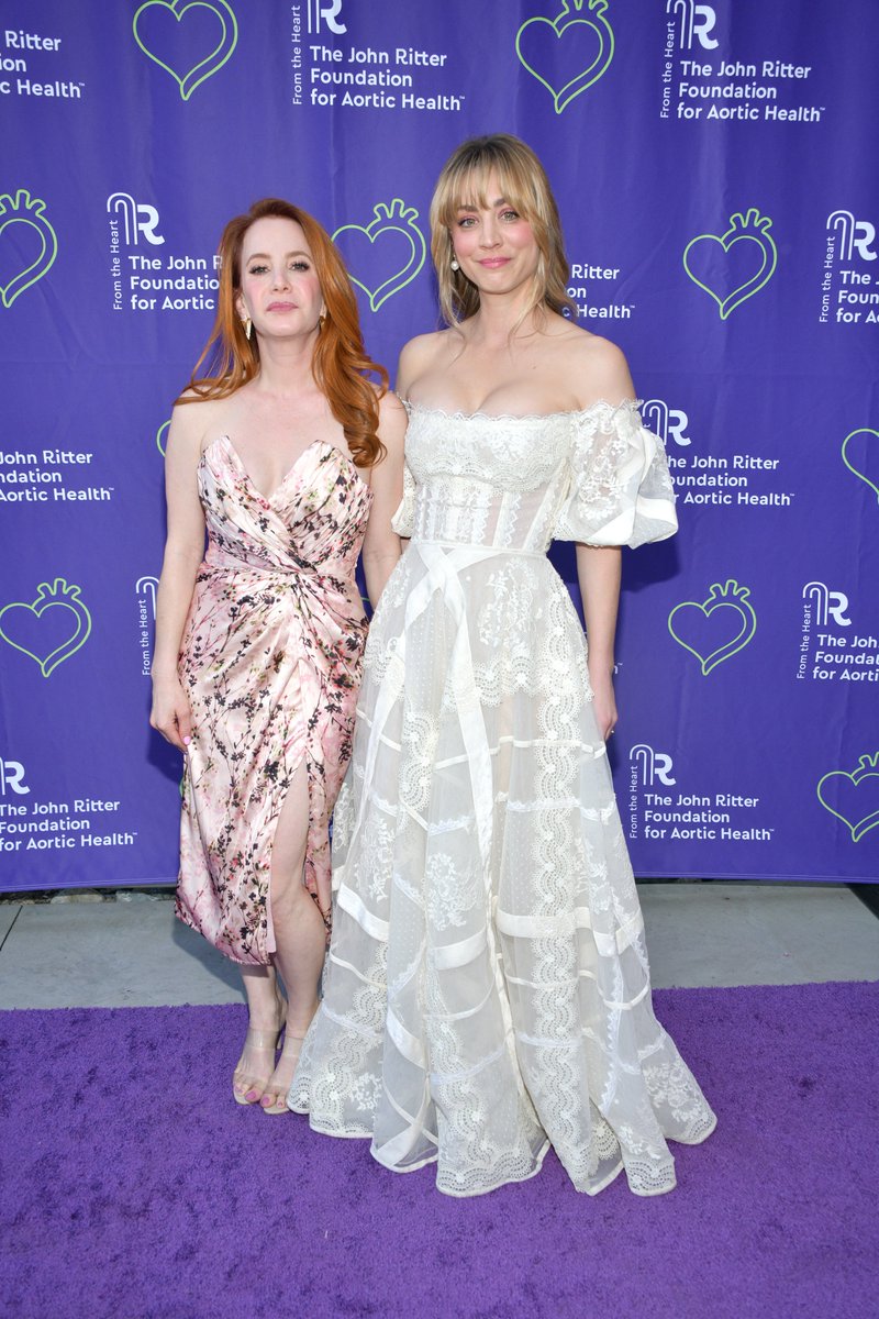 OnTheRedCarpet's tweet photo. It was an "8 Simple Rules" reunion.
Amy Davidson and Kaley Cuoco attended the John Ritter Foundation for Aortic Health's Evening from the Heart LA 2022 Gala in Van Nuys, CA. 
(Photo: Araya Doheny/Getty Images)
#8SimpleRules #KaleyCuoco #AmyDavidson https://t.co/rjfv5CQGj2