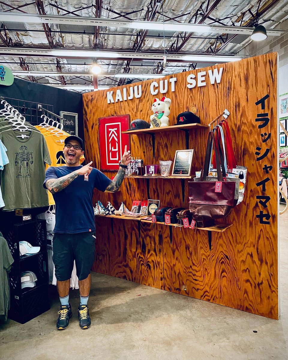 kaijucutandsew's tweet photo. Happy Mothers Day Weekend!
I just re-stocked my store @BlueGenieBazaar just in time for all of your Mother’s Day shopping.
I have brand new Kaiju Tote bags & some of the “Anything for Selena’s” wallets & Fanny Packs.
Swing by!
https://t.co/yGvL785PcQ
#ShopAAPI https://t.co/pyZgy2xrj2