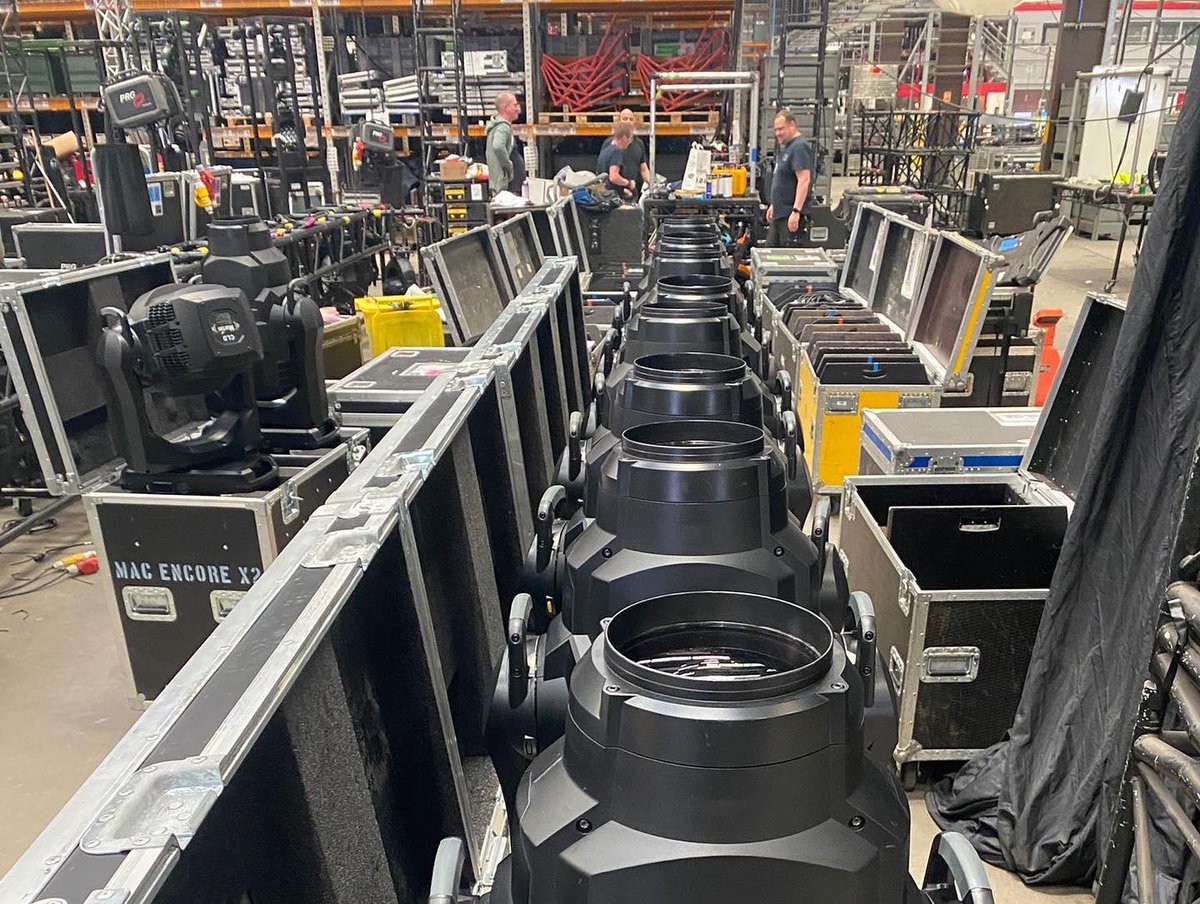prguk's tweet photo. 🐈‍⬛ Another tour on the road! 🐈‍⬛ 
After a brilliant week of prep we’re #PRGProud to see our 10th rig with @CatsMusical making its way to theatres around Europe.
Have a great tour guys! 👋 💡 
#prguk #peopleproductionpossibility #catsmusical #catsinternationaltour #theatrelighting https://t.co/w4xKfoNNaO