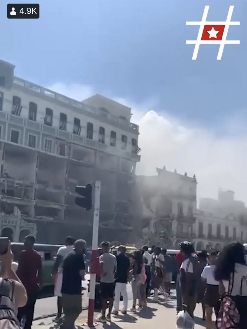 RosaMariaPaya's tweet photo. Triste, muy triste día para nuestro país. 

Acaba de colapsar sobre huéspedes y empleados el edificio del hotel #Saratoga frente al Capitolio de #LaHabana.

#Cuba se derriba sobre sus hijos, basta de miseria, basta de dictadura!
#LIBERTADYVIDA 
#SOSCUBA https://t.co/rdKllwg4Am