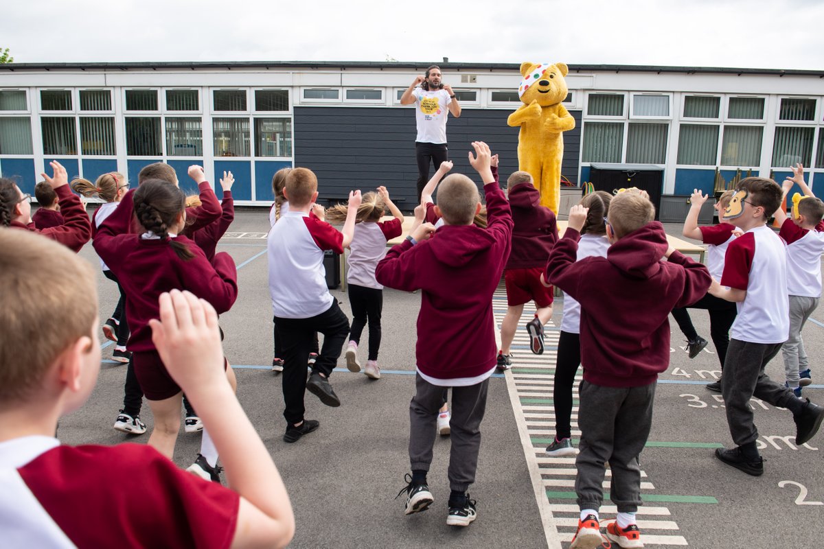 WiganCouncil's tweet photo. Children @rlhughesAIM had a special visit from Joe Wicks MBE today, who called in as part of his @BBCCiN Thank You Tour to celebrate schools' fundraising. Joe led a workout to encourage positive mental wellbeing. Looks fantastic! Thanks for visiting the borough, Joe @thebodycoach https://t.co/Vu7Hf5jpo7
