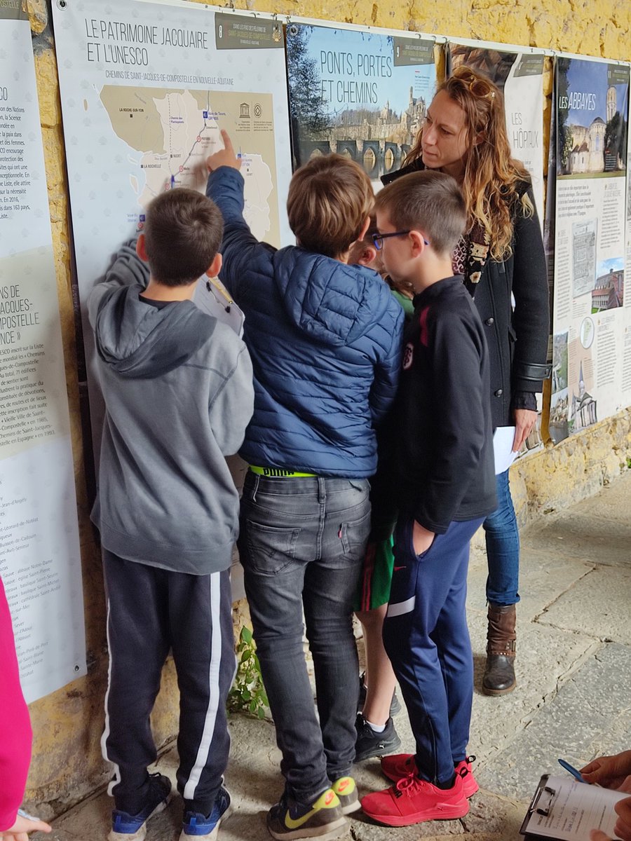 CTarnos's tweet photo. Les élèves de 5ème à la découverte du patrimoine local : visite des abbayes de Sorde et Arthous, sur les traces des pèlerins de Compostelle et des bâtisseurs du Moyen Âge... @LesLandes40 https://t.co/nKuwL8PoXS