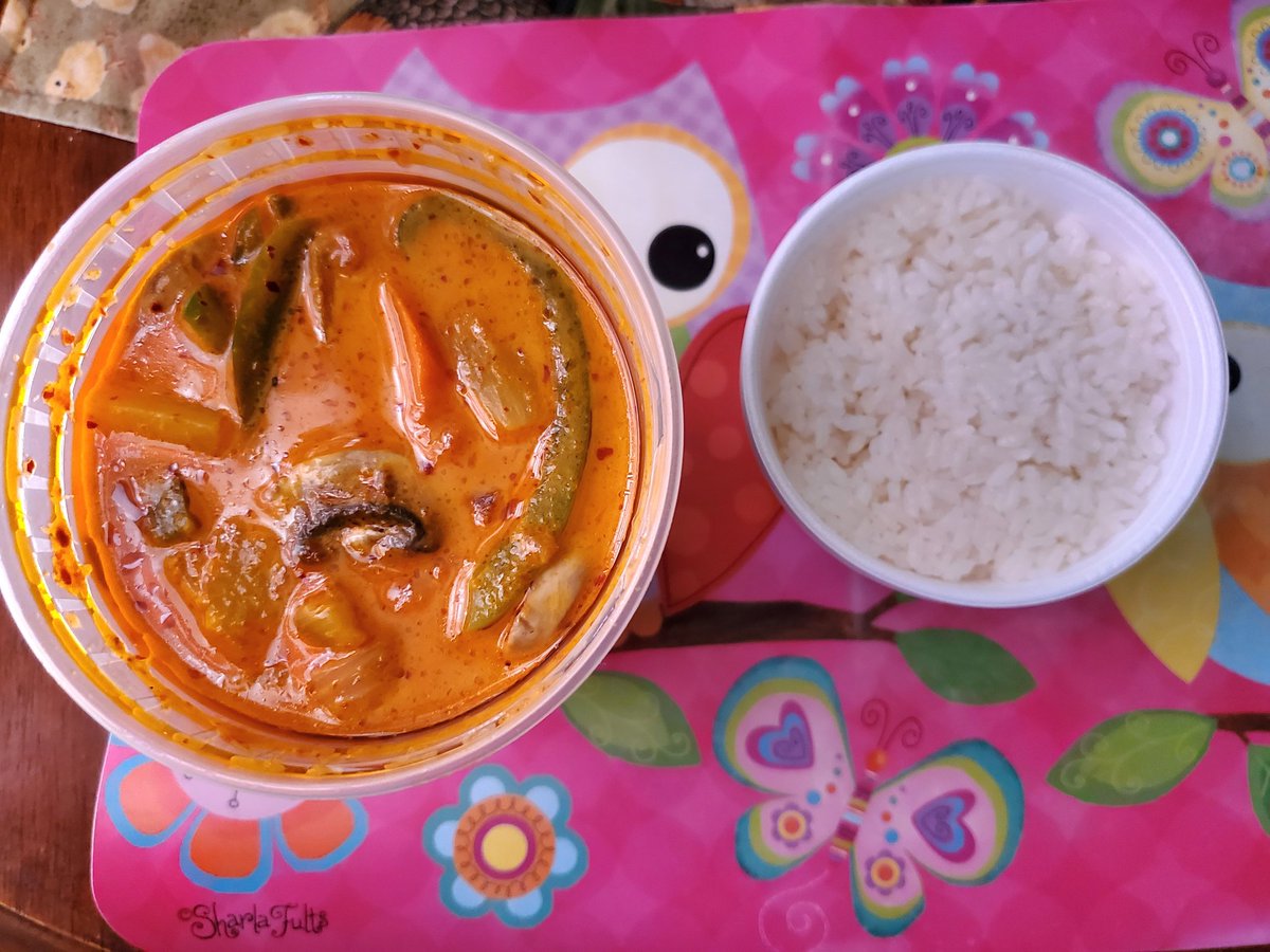 JackDentJr1's tweet photo. #curry #redcurry #vegetables #vegetableredcurry  #springrolls #sushi #avocadoroll #wasabi #ginger  #vegandinner #veganeating #hibachiexpress #wvhealthyfoodie
An incredible dinner from last night! https://t.co/HqX7iCSXxn