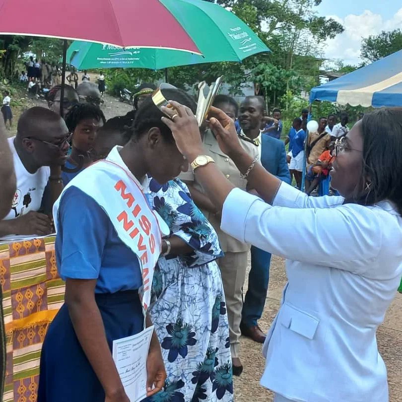 Riddef_Officiel's tweet photo. CONCOURS MISS MATHÉMATIQUES !!

Le 27 Avril 2022, s'est tenue la 1ère édition du concours Miss Mathématiques dans la région de l'Agneby-Tiassa, plus précisément au Lycée Moderne 3 d'Agboville. 
#RIDDEF
#Carrefourinternational
#Suco https://t.co/yINx7TdvYQ