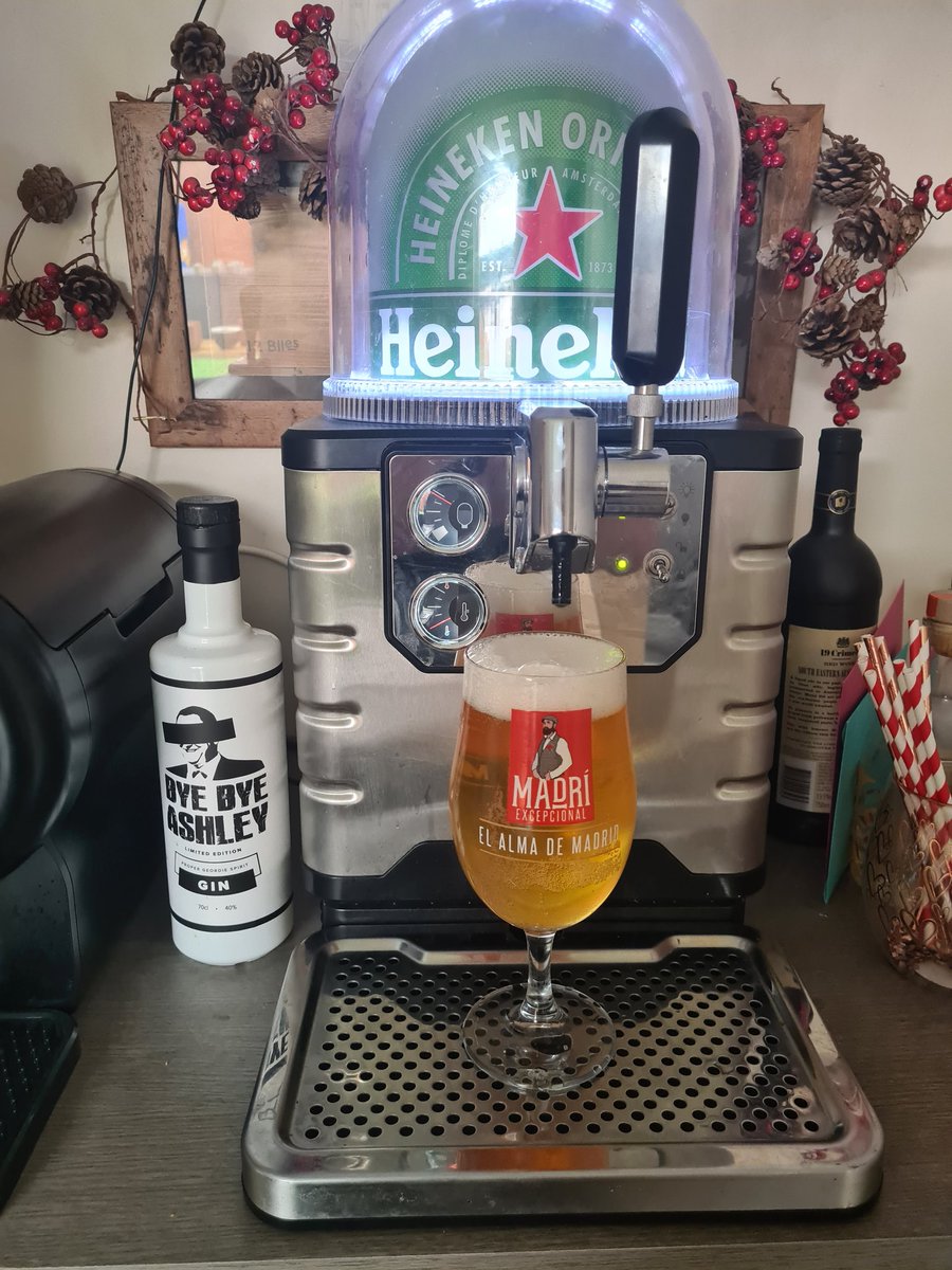 gazwilla's tweet photo. It's that time of the week again #heineken #blade #ooooaye π» https://t.co/QmF3kxQGNQ