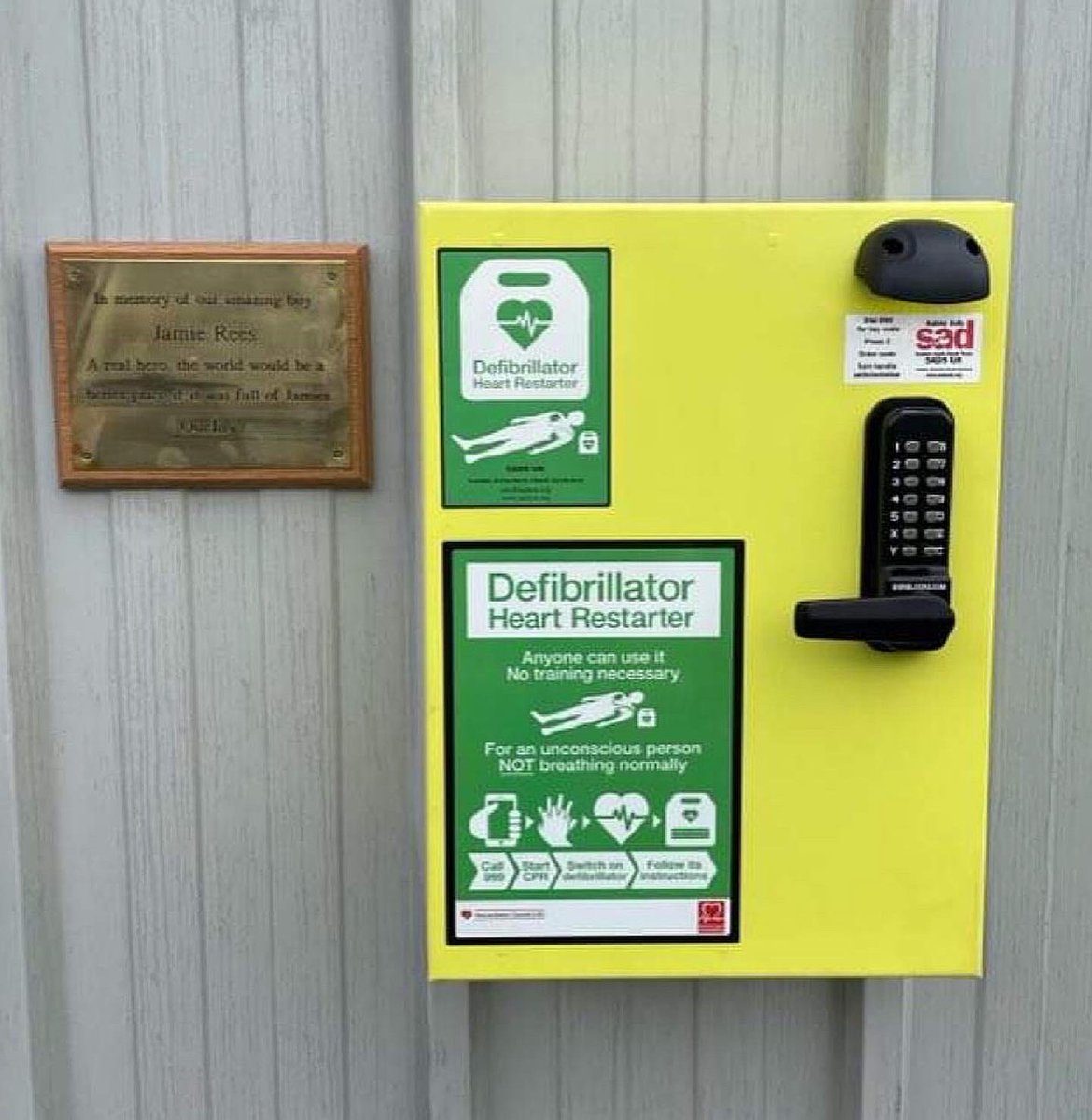 m155moneypenny's tweet photo. The next AED, purchased through #OurJay fundraising, has been installed at Edmundsons Electrical,Rugby. Thank you to Top Marks Electrical, Rugby,for installing free of charge. Thank you to SADS charity for your support. Cardiac arrest can happen to anyone, anywhere, anytime #AED https://t.co/4xcsE9OwRf